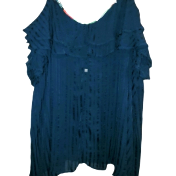 [6X] Torrid Emerald Green Ruffled Cold Shoulder Blouse - Picture 3 of 7